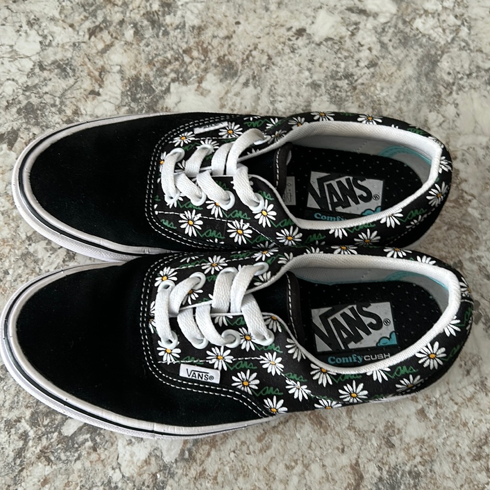 Black and daisy Vans